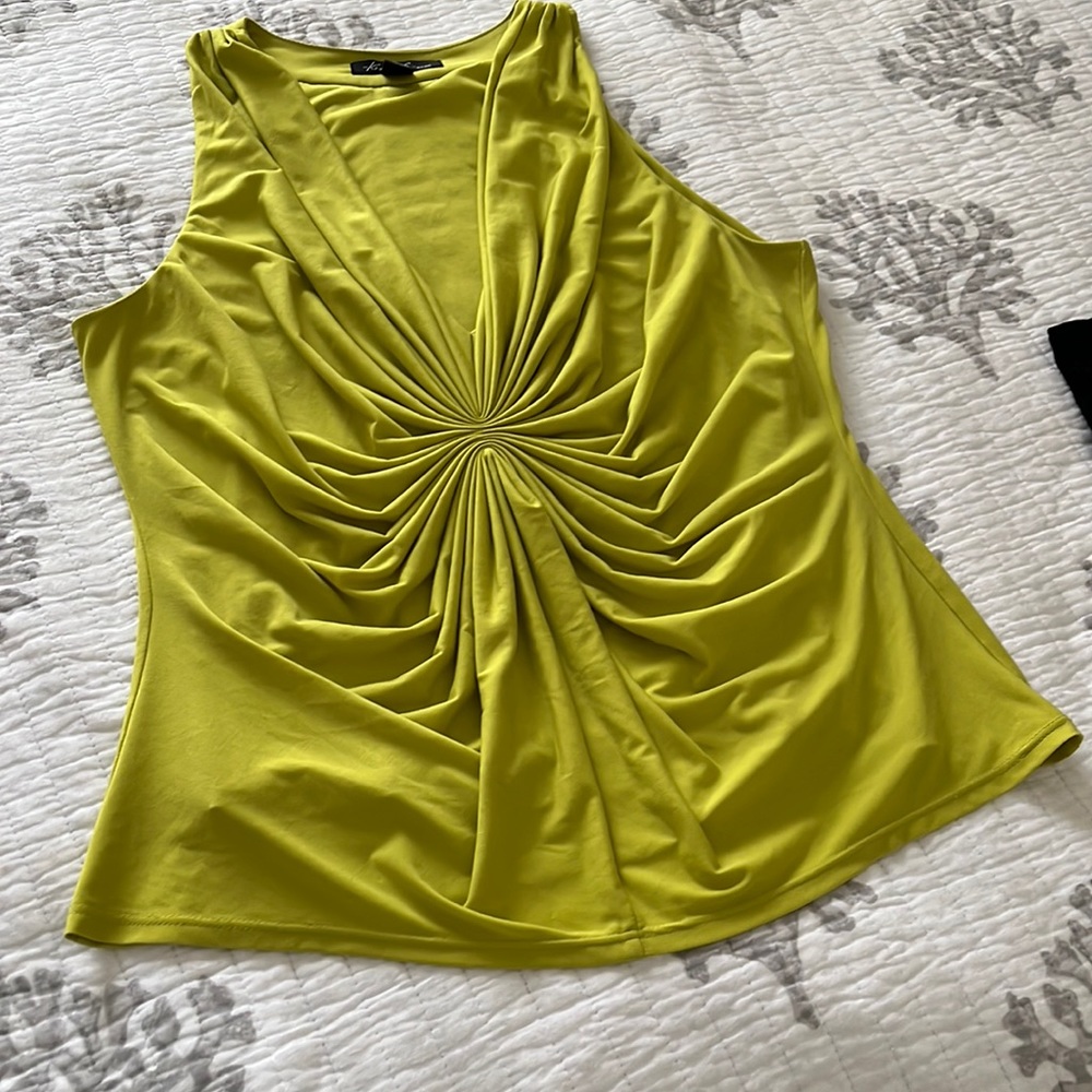 Cute green top Kenneth Cole